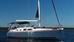 2008 41' Hunter H41 Deck Salon