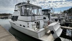 1999 40' Carver 40 Cockpit