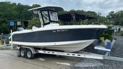 2022 24' Robalo R242 Center Console