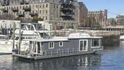 1981 58' Sumerset Houseboat