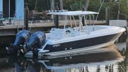 2005 32' Intrepid 