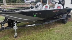 2017 17' 7" Tracker Pro team 175 txw